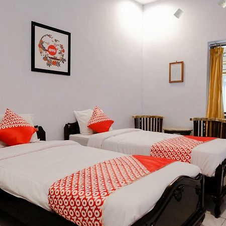 Hotel Palem 1 Syariah Redpartner Malang Ruang foto