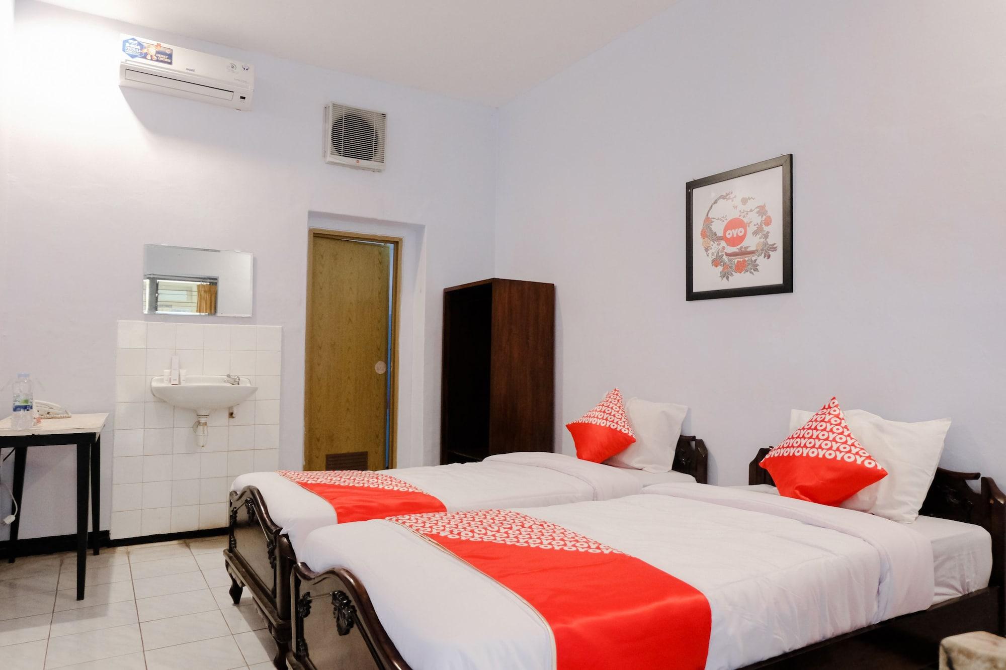 Hotel Palem 1 Syariah Redpartner Malang Bagian luar foto