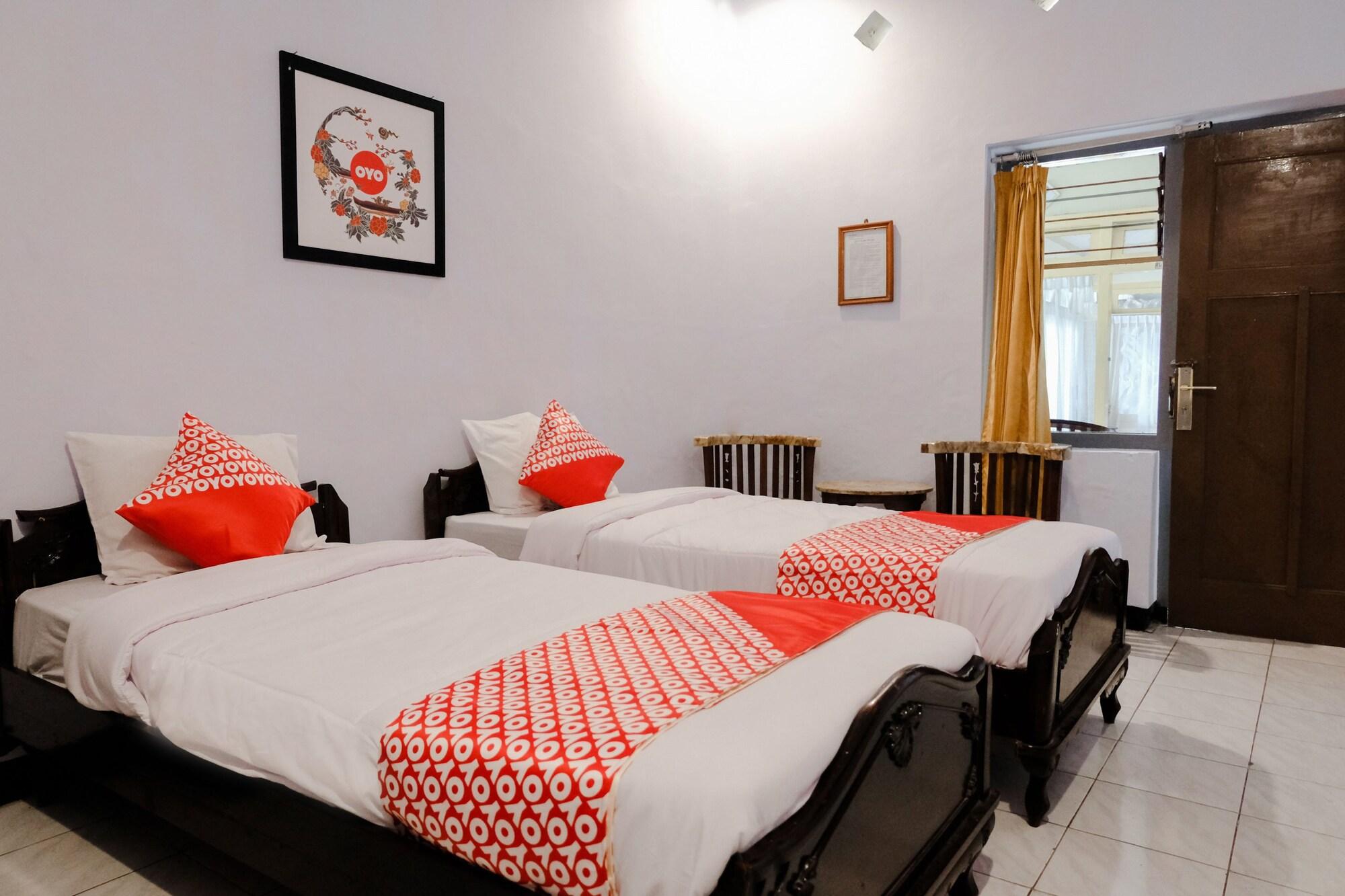 Hotel Palem 1 Syariah Redpartner Malang Bagian luar foto