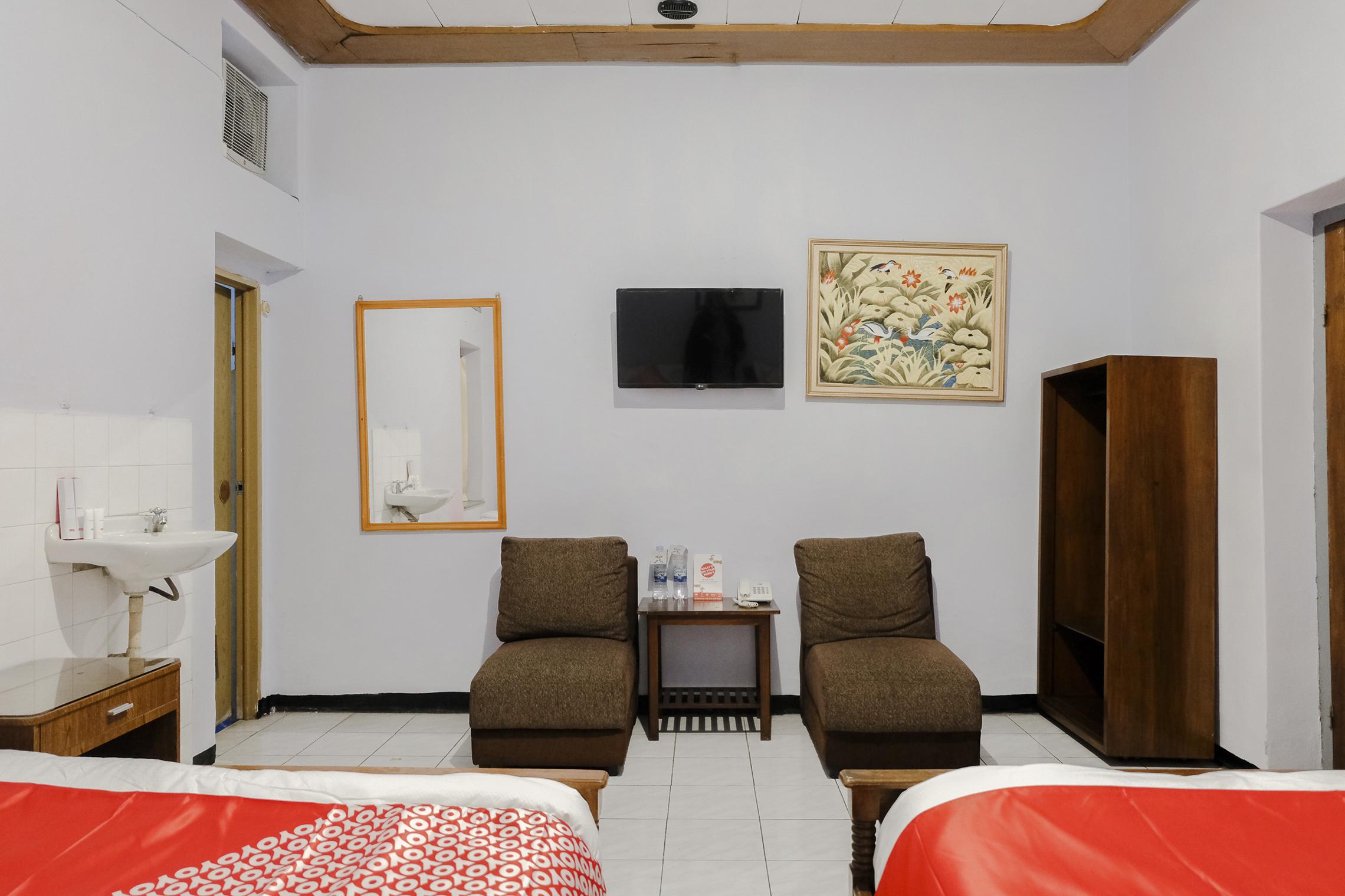 Hotel Palem 1 Syariah Redpartner Malang Bagian luar foto