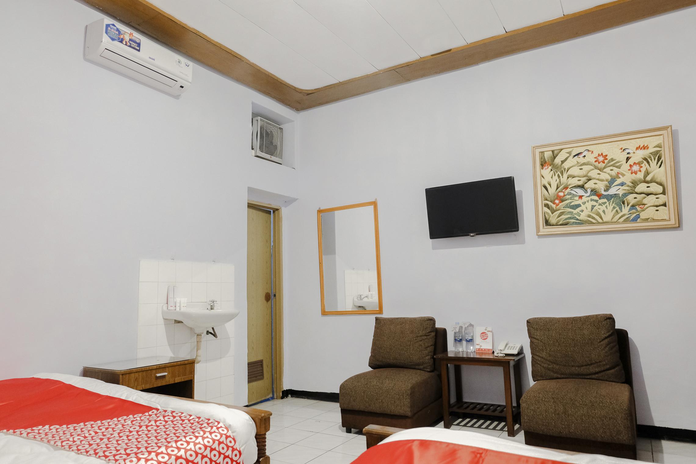 Hotel Palem 1 Syariah Redpartner Malang Bagian luar foto