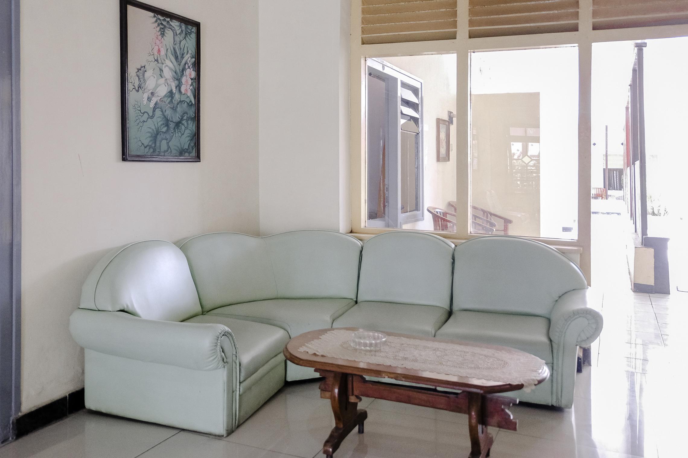 Hotel Palem 1 Syariah Redpartner Malang Bagian luar foto