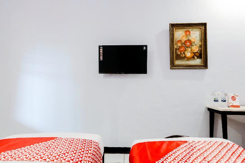 Hotel Palem 1 Syariah Redpartner Malang Bagian luar foto